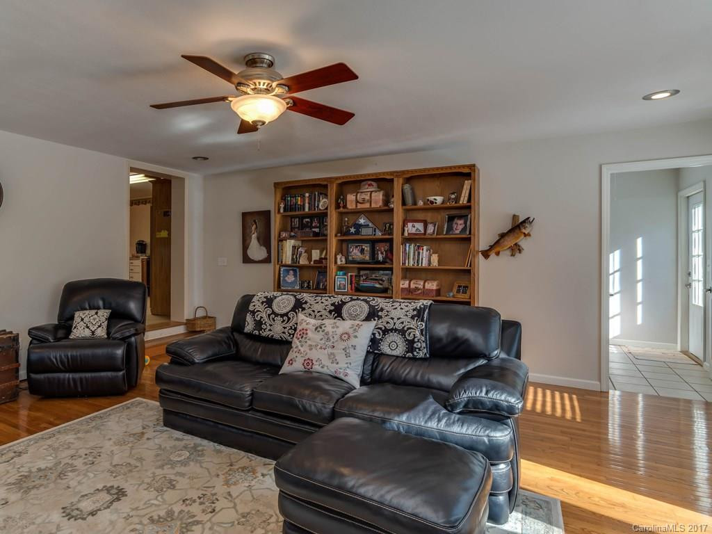 163 Hollifield Drive - Photo 5