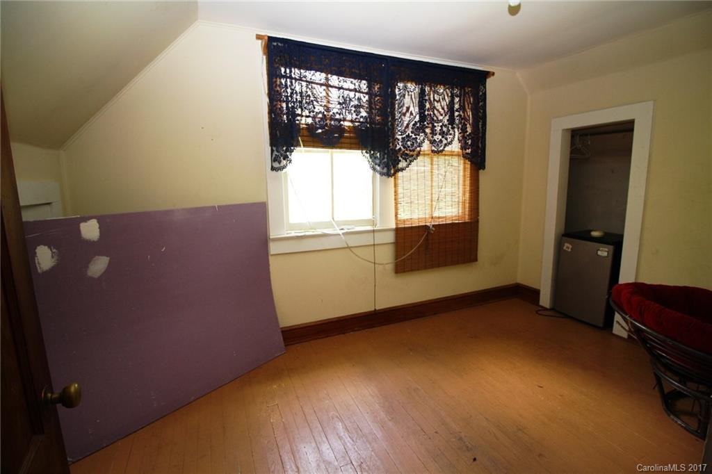 250 Seminary Street - Photo 4