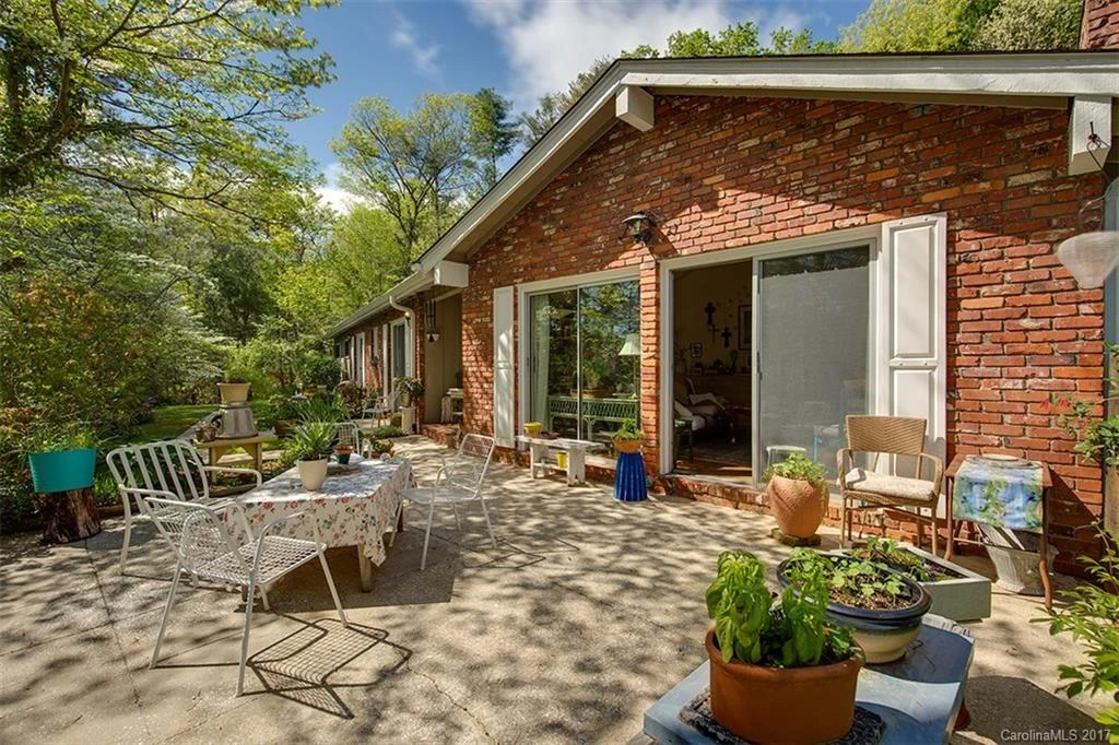 21 Woodbury Road
