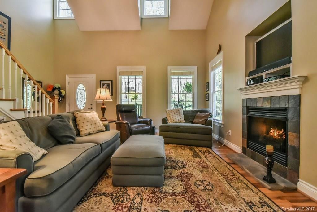 101 Hillside Drive - Photo 3