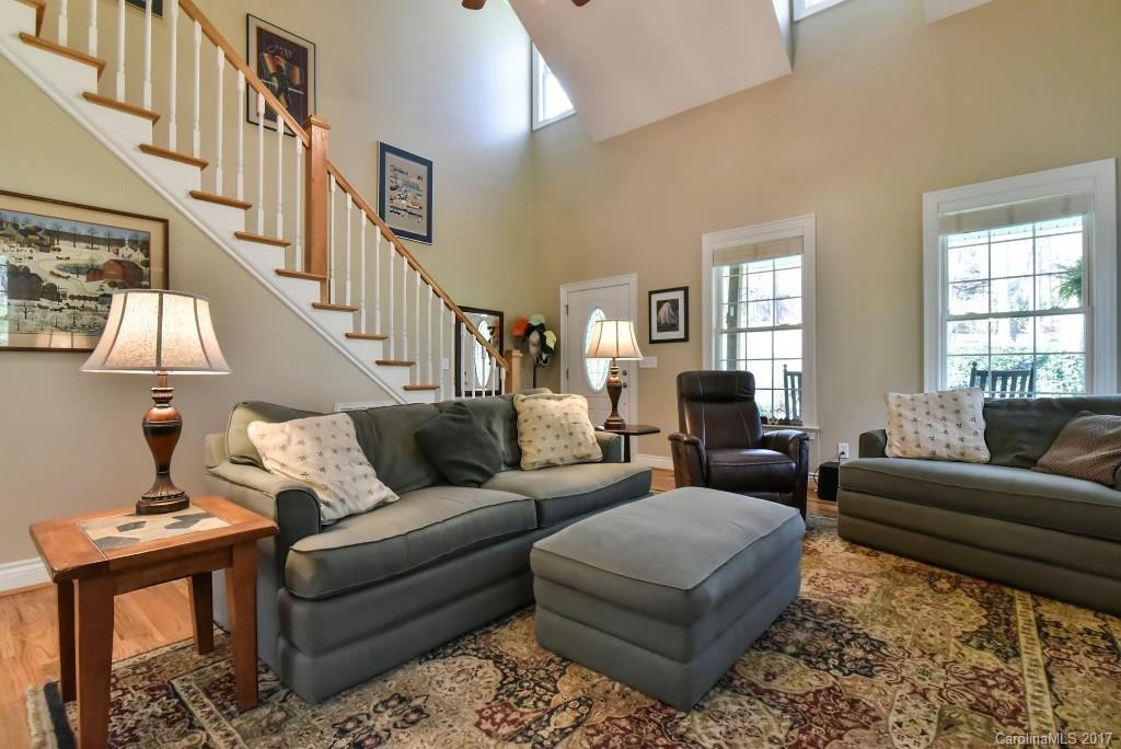 101 Hillside Drive - Photo 5