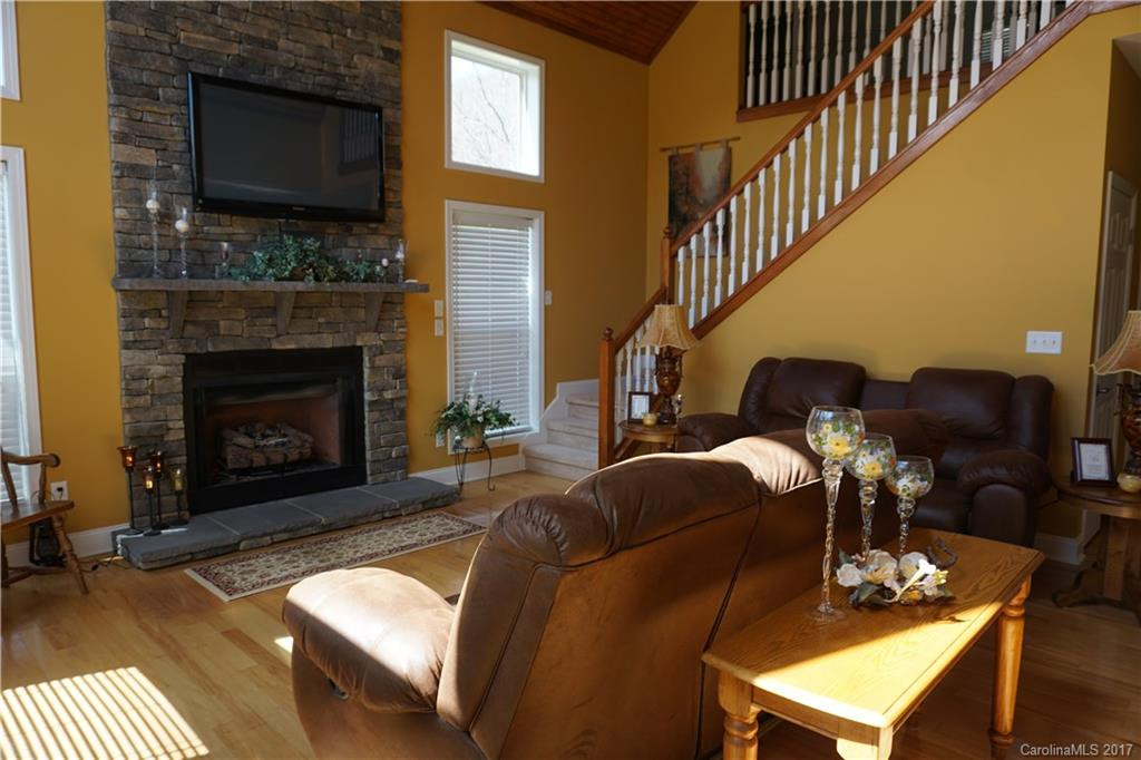 153 Lakewood Drive - Photo 2