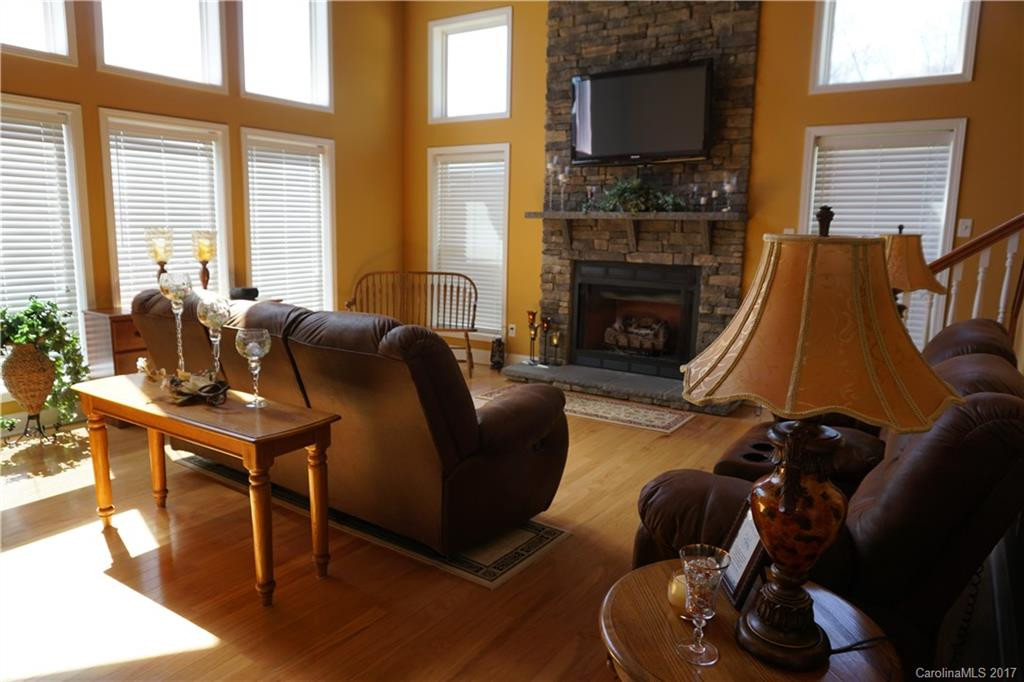 153 Lakewood Drive - Photo 3