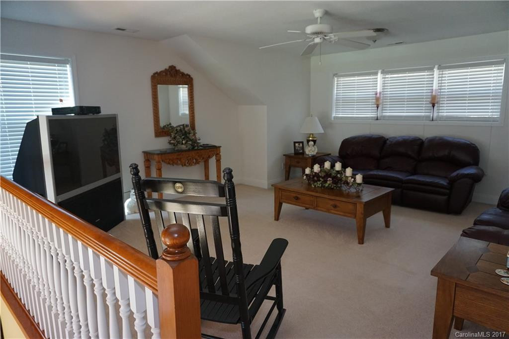 153 Lakewood Drive - Photo 10