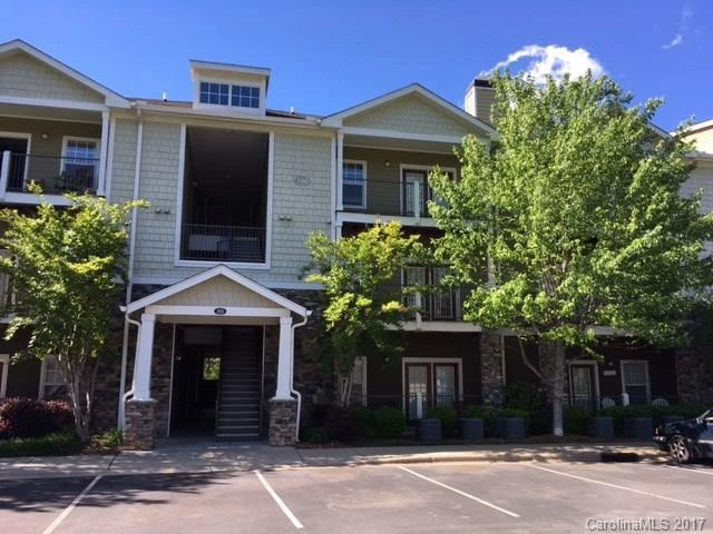 500 Vista Lake Drive #203