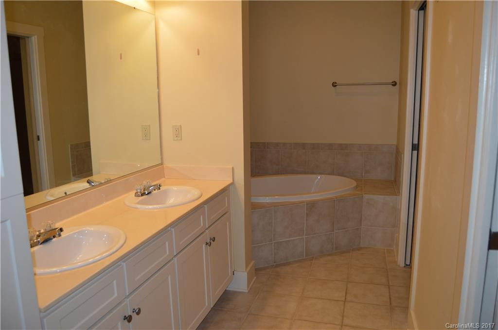9 Kenilworth Knoll #220 - Photo 6