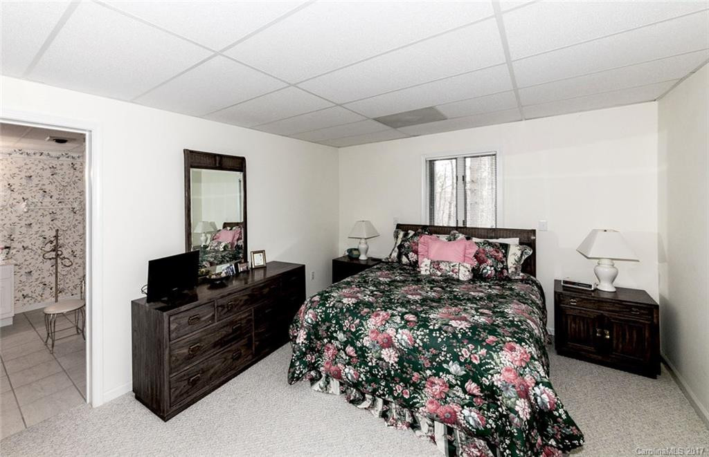 117 Continental Drive - Photo 18
