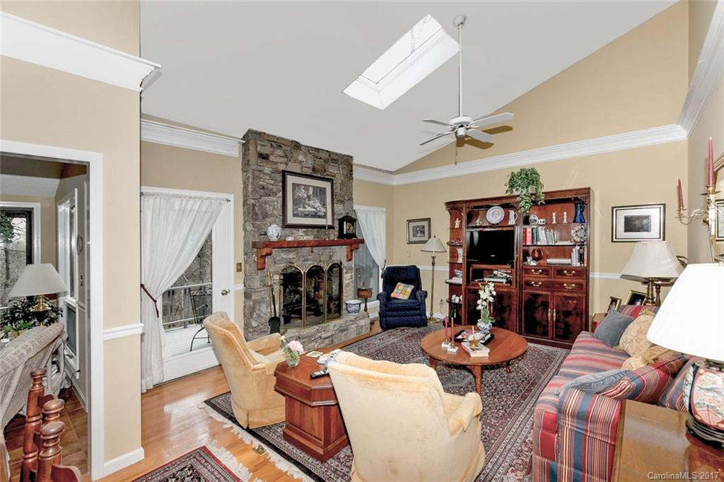 117 Continental Drive - Photo 4