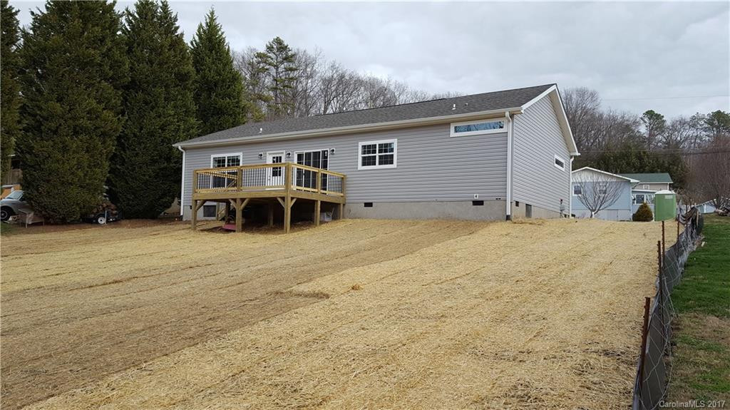 135 Lakeview Street - Photo 2