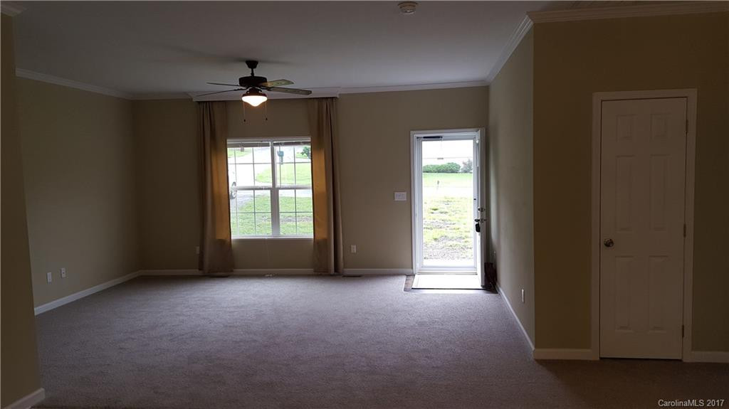 135 Lakeview Street - Photo 5