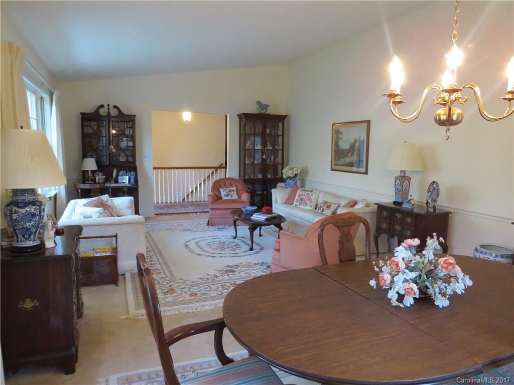 181 Haywood Knolls Drive - Photo 4