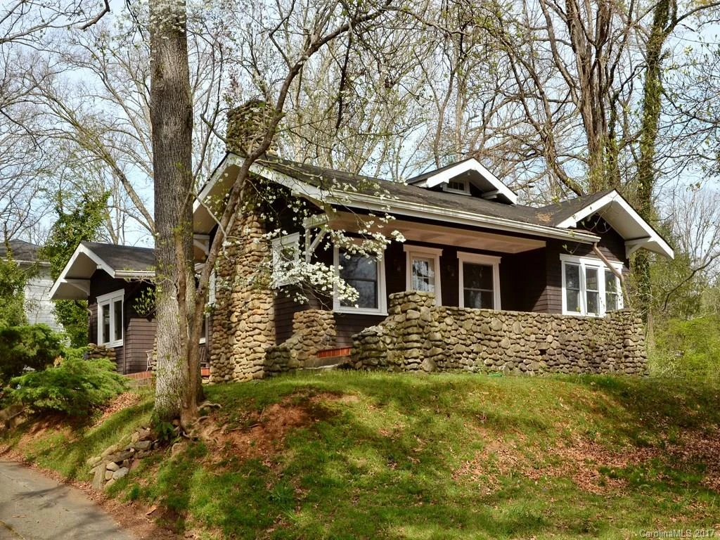 883 Hendersonville Road