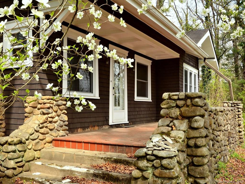 883 Hendersonville Road - Photo 2