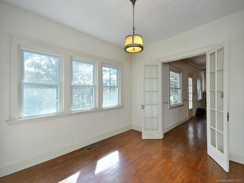 883 Hendersonville Road - Photo 4
