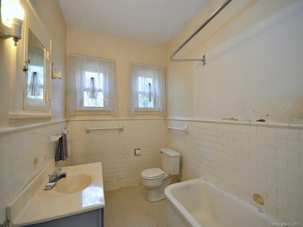 883 Hendersonville Road - Photo 9
