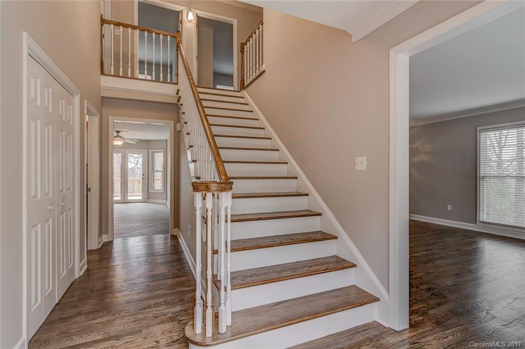308 Blakewood Court - Photo 2
