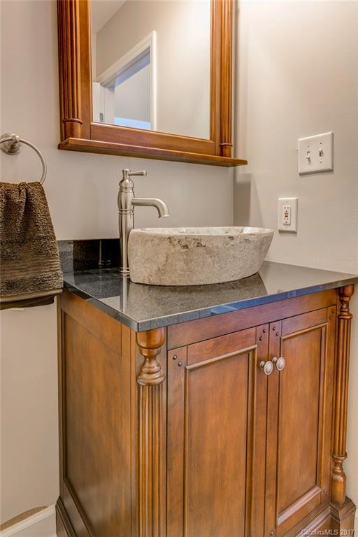 308 Blakewood Court - Photo 11