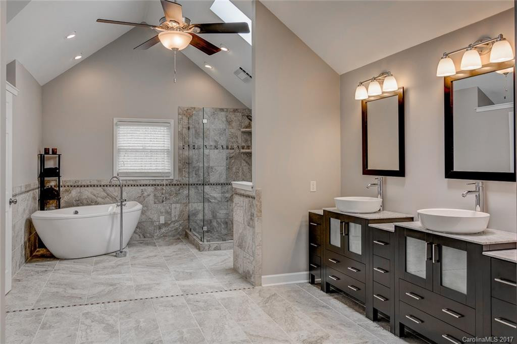 308 Blakewood Court - Photo 14