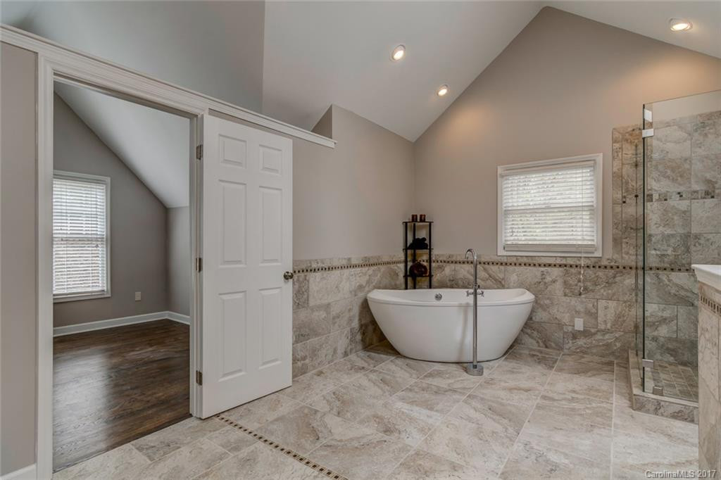 308 Blakewood Court - Photo 15