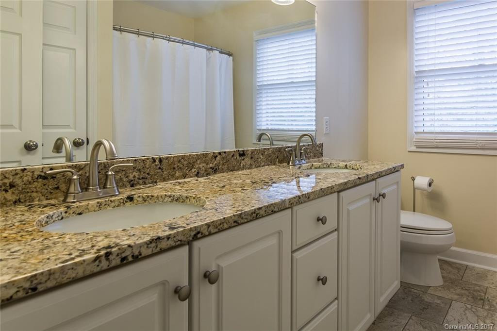 308 Blakewood Court - Photo 18