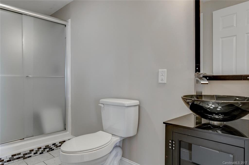 308 Blakewood Court - Photo 20