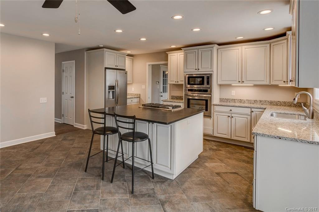 308 Blakewood Court - Photo 5