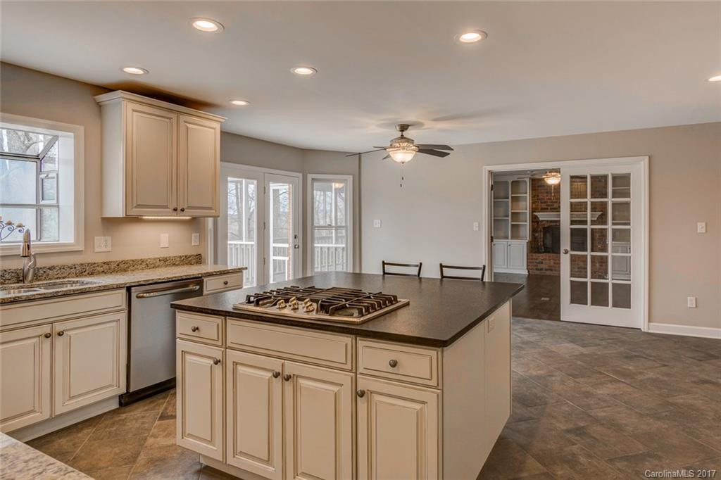 308 Blakewood Court - Photo 6