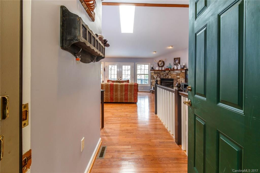 1012 Kanasgowa Drive - Photo 2