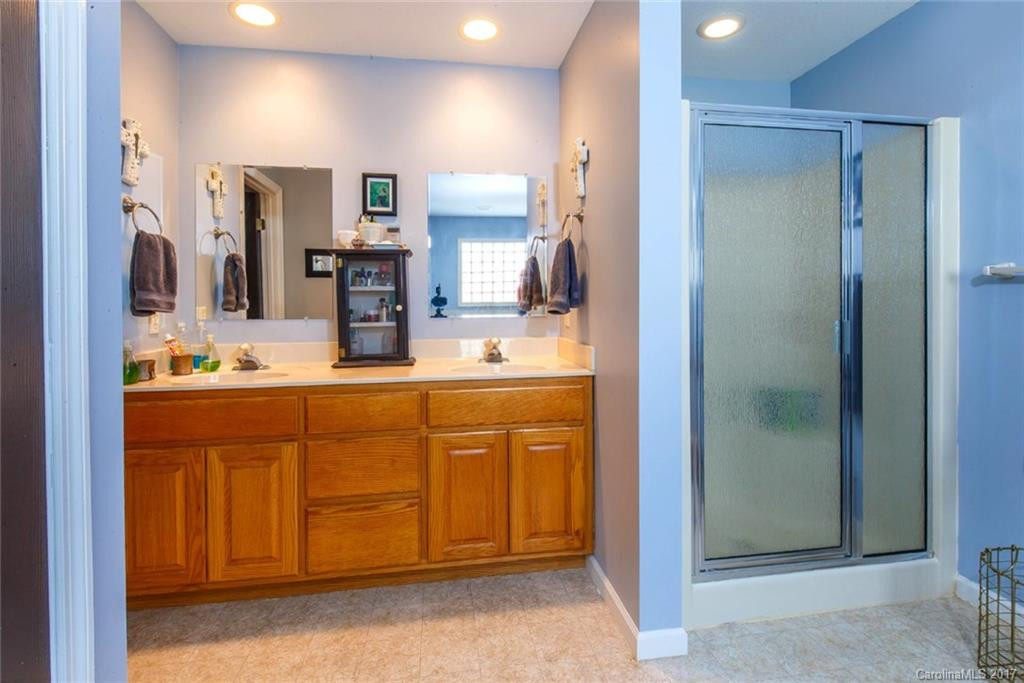 1012 Kanasgowa Drive - Photo 13