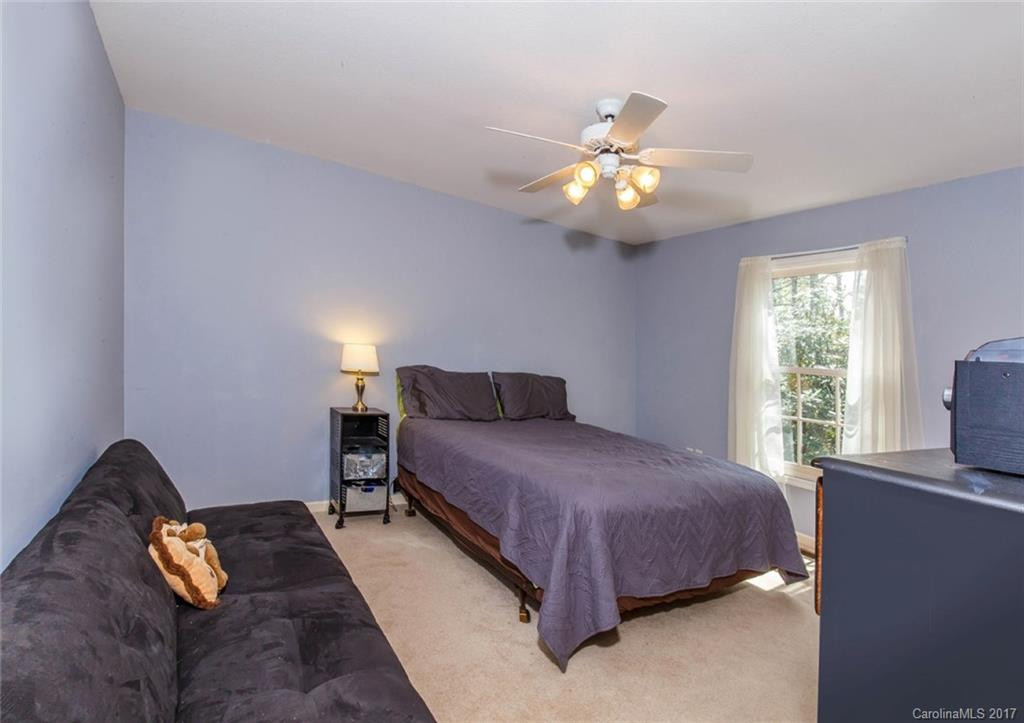 1012 Kanasgowa Drive - Photo 15