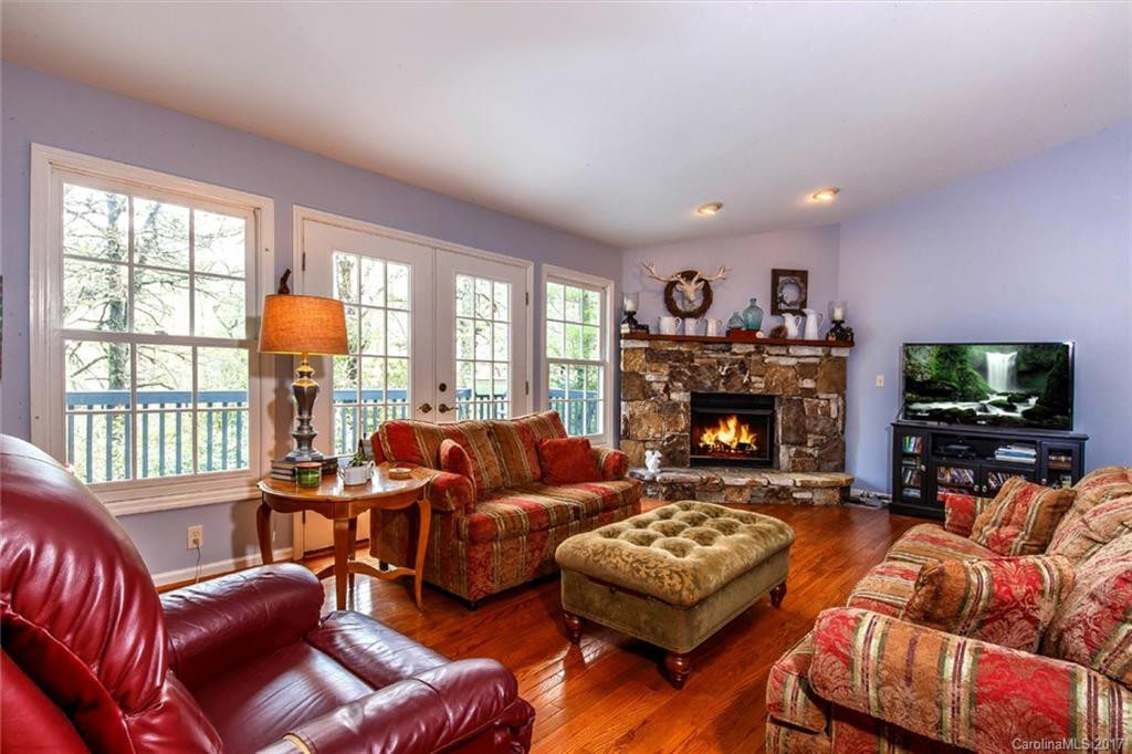 1012 Kanasgowa Drive - Photo 3
