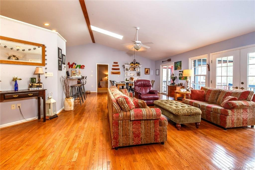 1012 Kanasgowa Drive - Photo 4