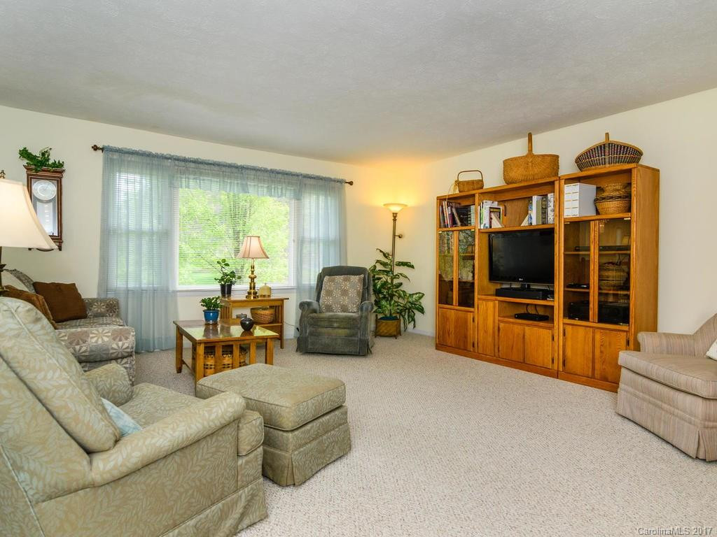 1 Holly Hill Drive - Photo 4