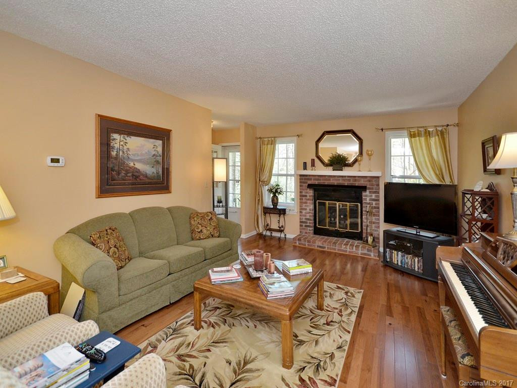 184 Haywood Knolls Drive - Photo 2
