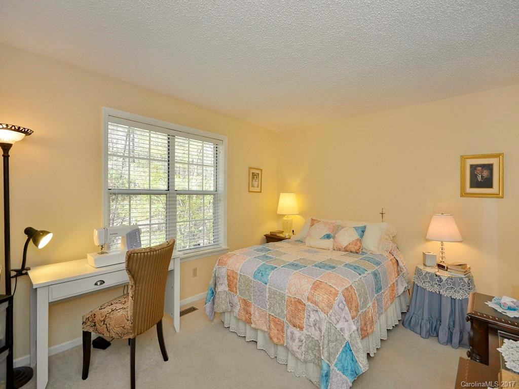 184 Haywood Knolls Drive - Photo 11