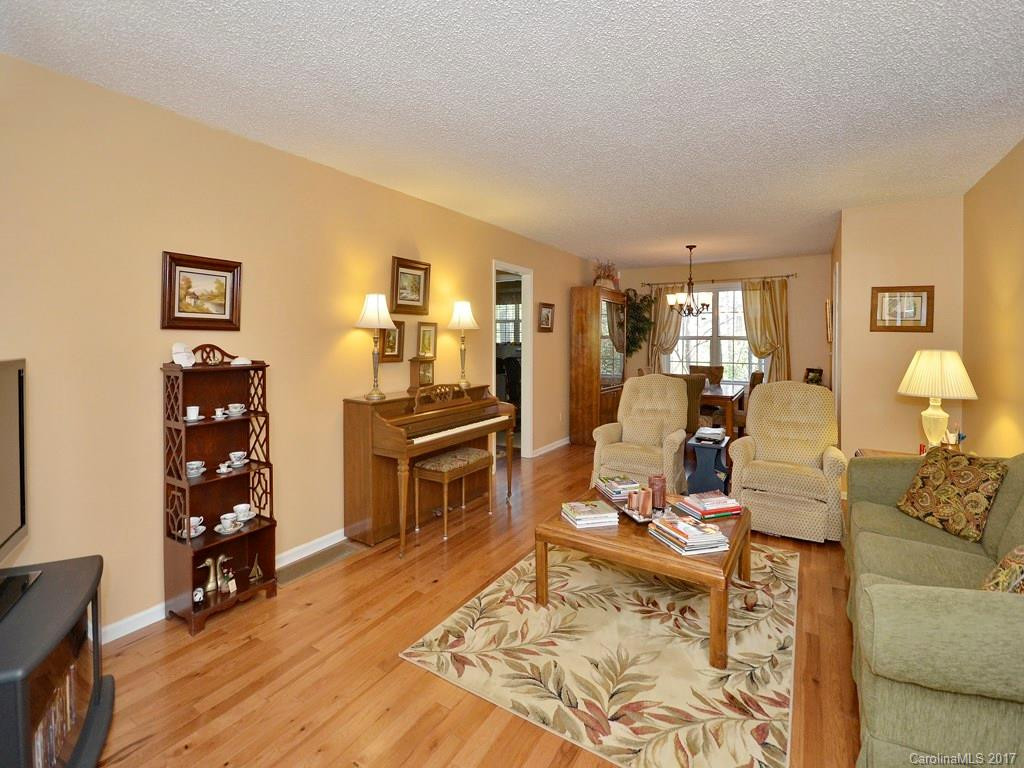 184 Haywood Knolls Drive - Photo 3