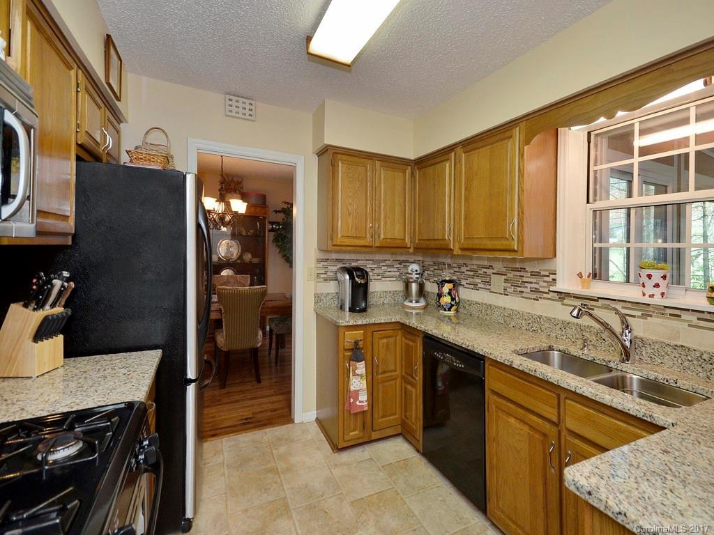 184 Haywood Knolls Drive - Photo 5