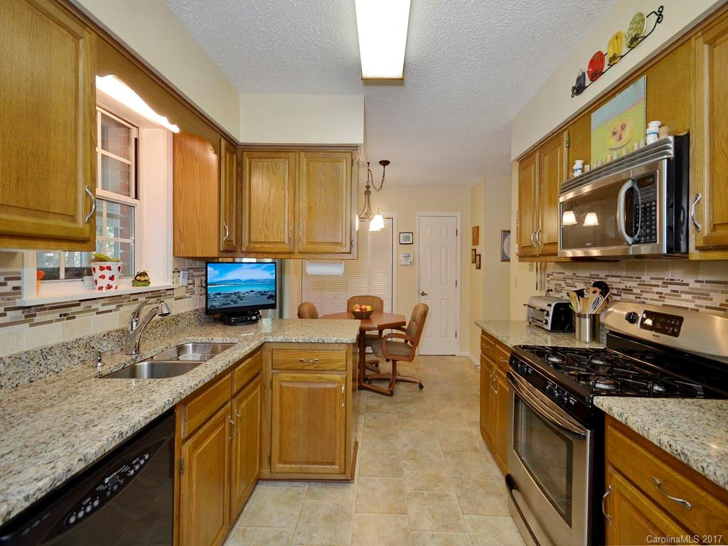 184 Haywood Knolls Drive - Photo 6