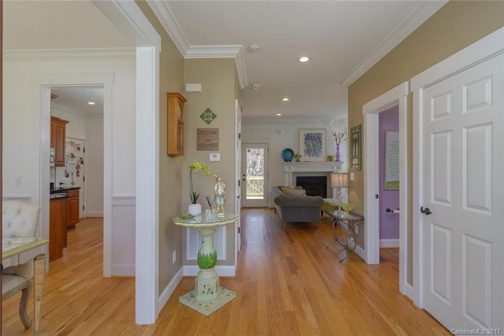 31 Village East Court - Photo 3