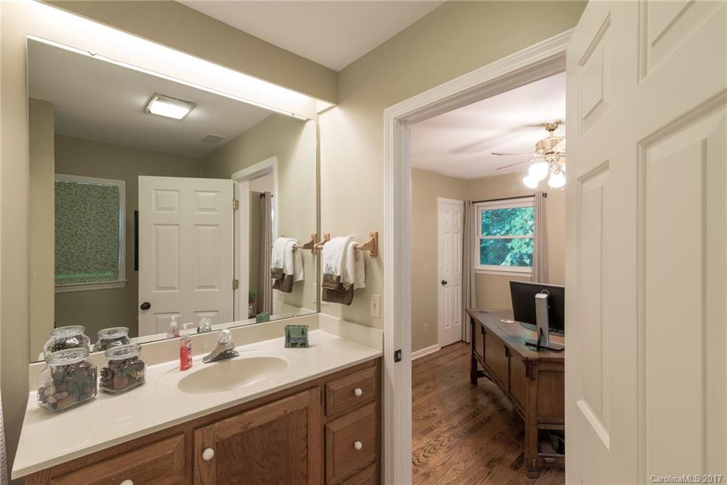 144 Shenandoah Terrace - Photo 17