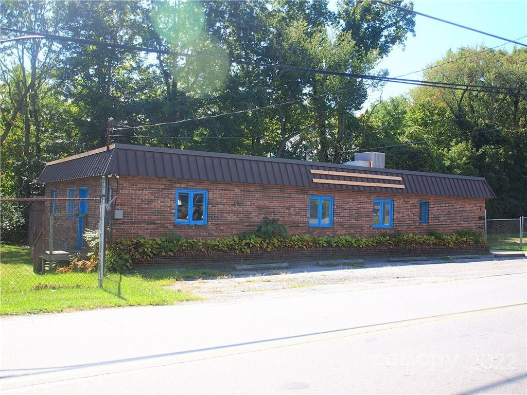 1521 Sulphur Springs Road - Photo 2