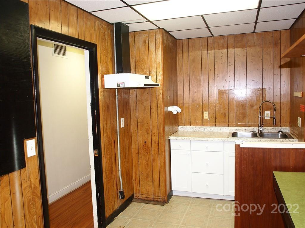 1521 Sulphur Springs Road - Photo 18