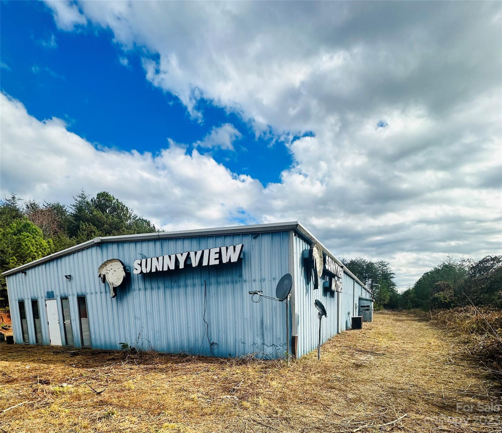 352 Sunnyview Drive - Photo 4