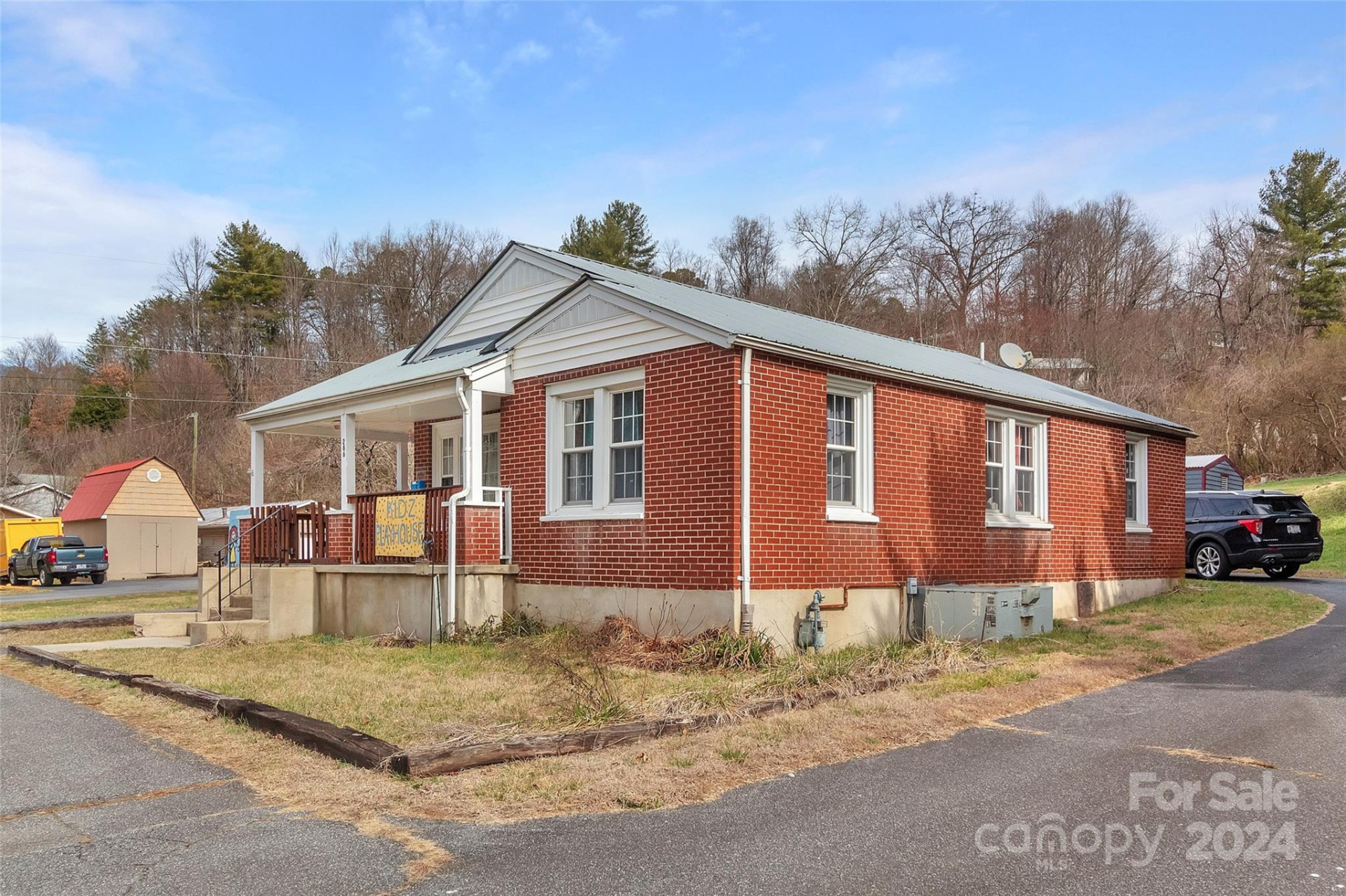 286 Skyland Drive - Photo 3