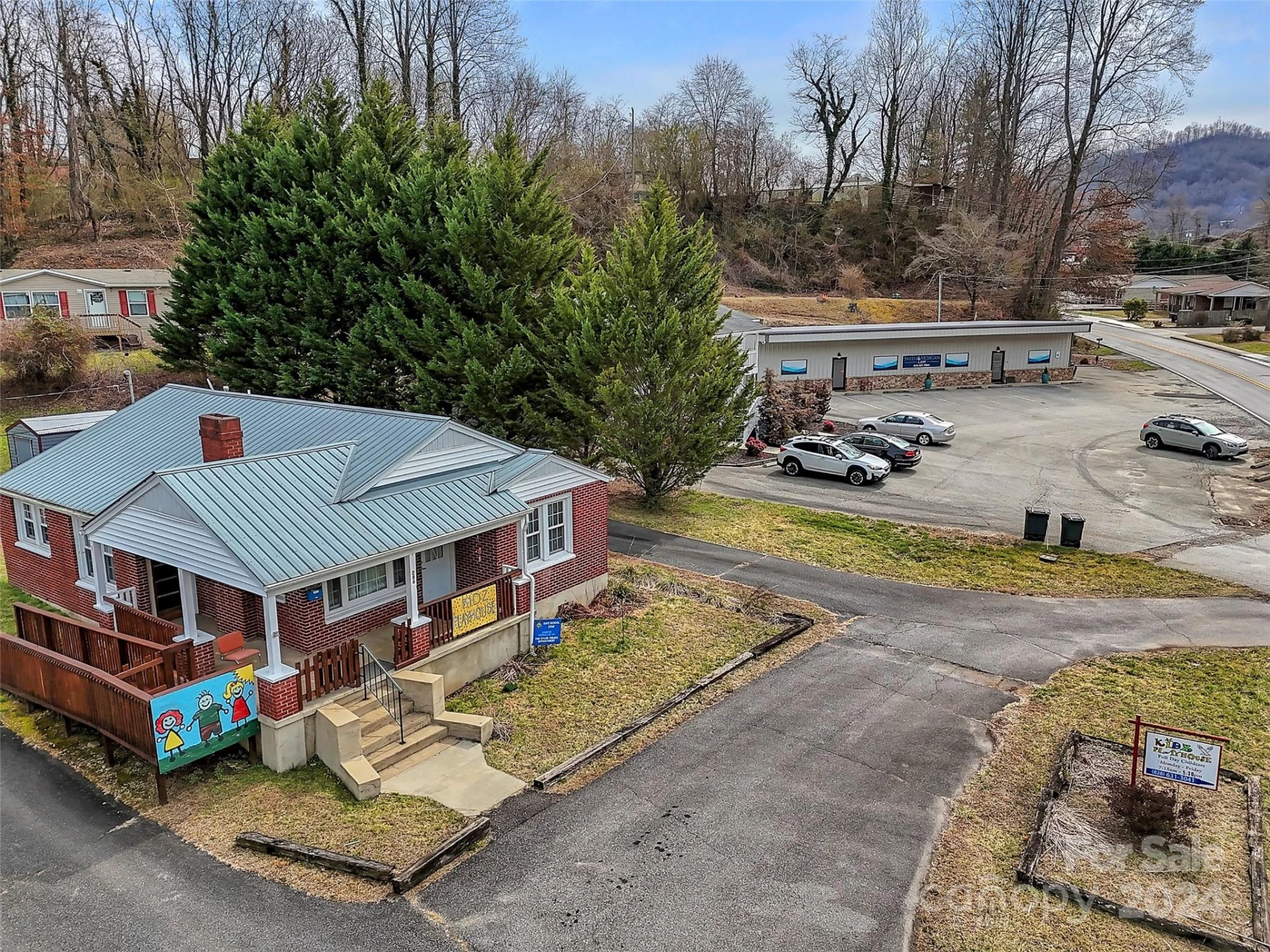 286 Skyland Drive - Photo 4
