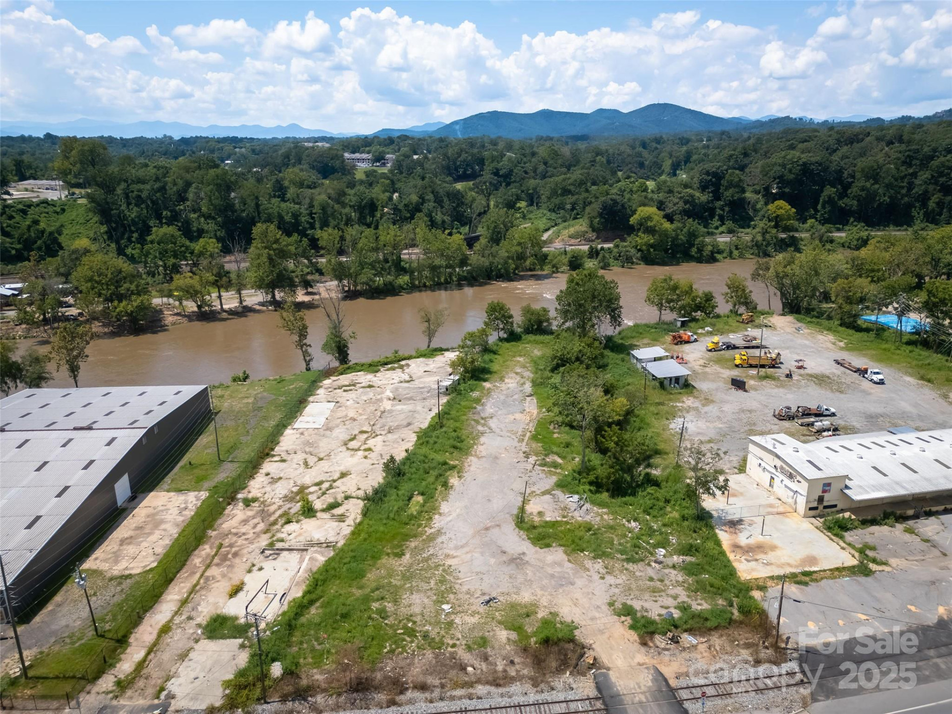 458 Riverside Drive - Photo 5