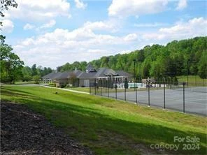 212 Potters Landing - Photo 4
