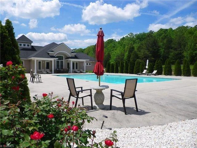 212 Potters Landing - Photo 5