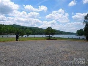 212 Potters Landing - Photo 8