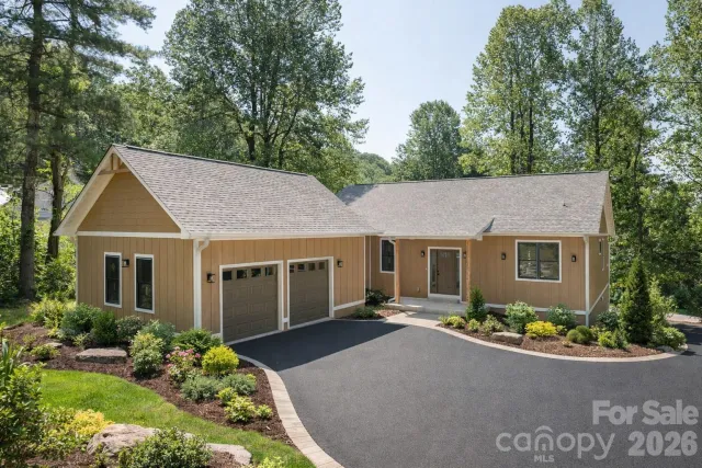 654 Hollybrook Drive